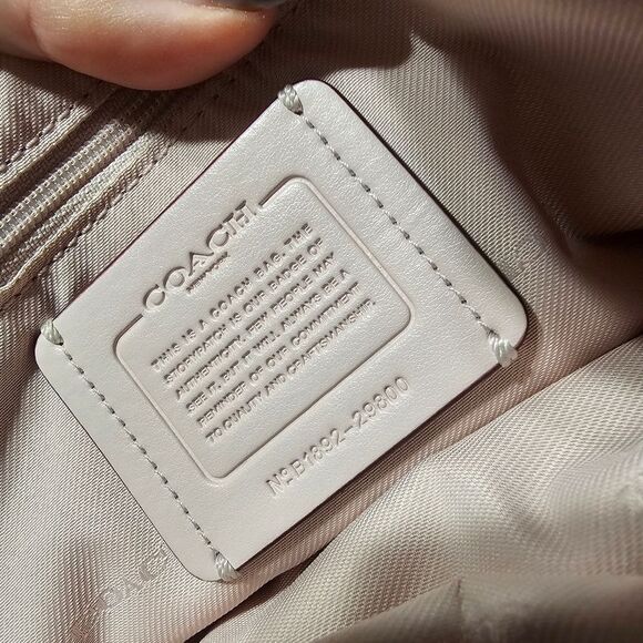 Edie Shoulder Bag 31 With Scalloped Detail in Light Pink Pebbled Leather Purse - Picture 8 of 10